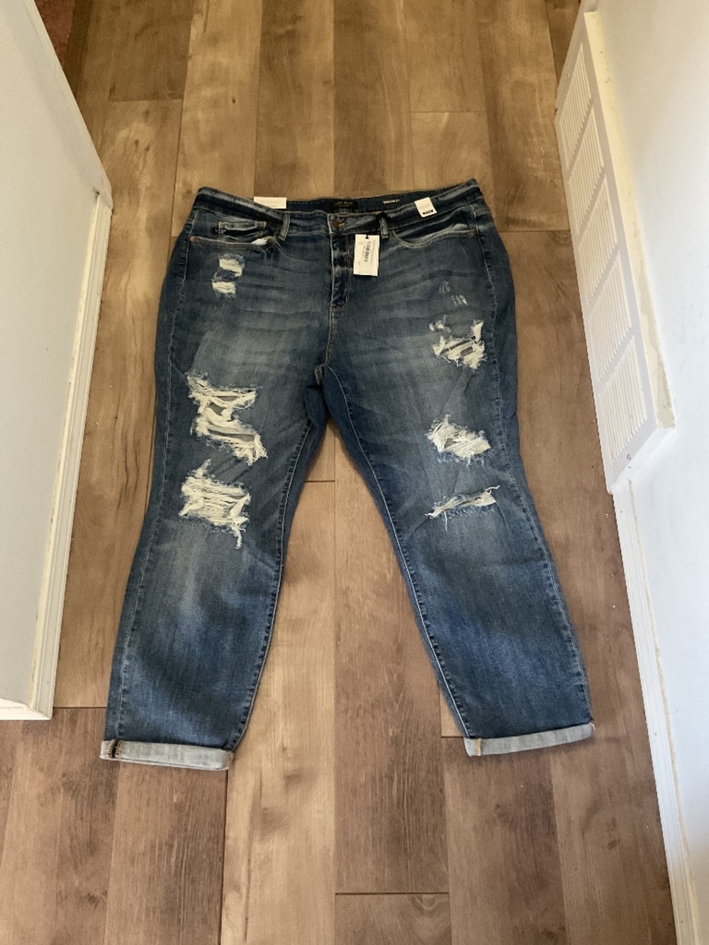 Judy Blue 24W distressed jeans brand new